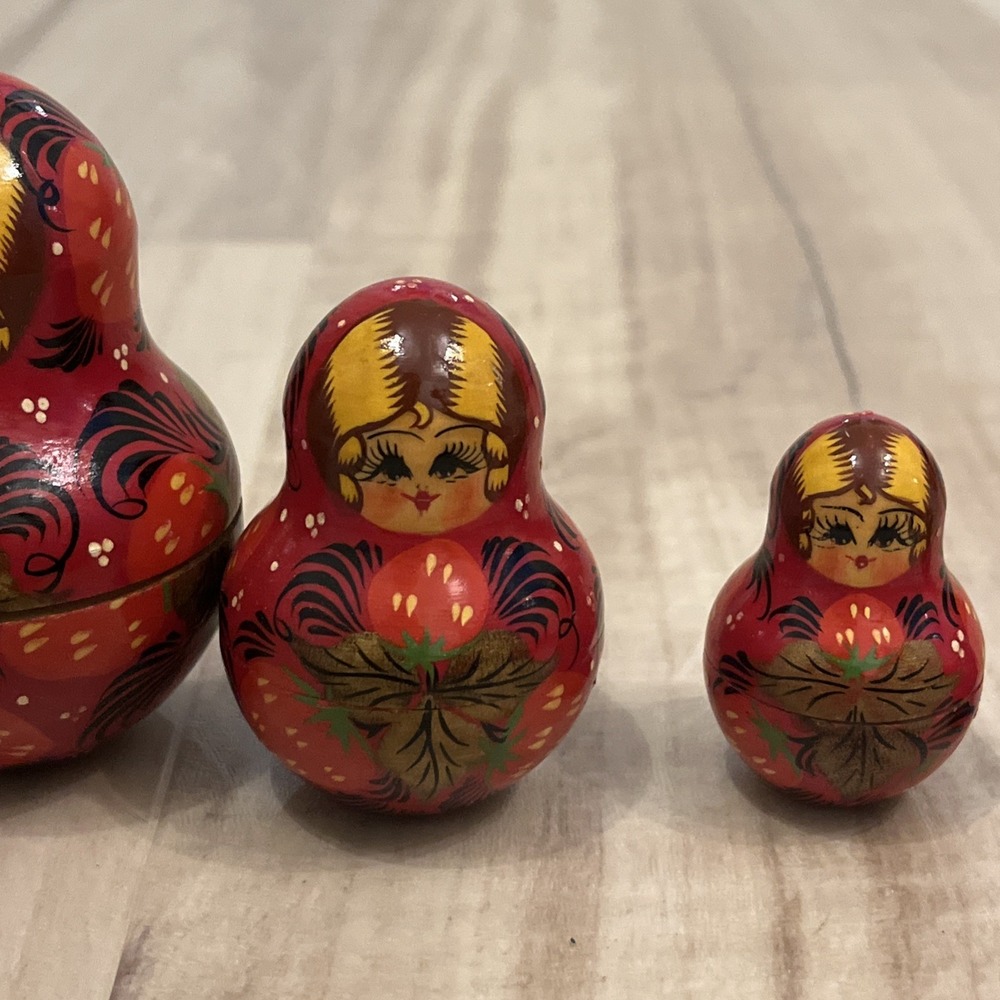 Vintage R. Ceprueb Nocag 5pc Nesting Dolls - Strawberry Theme - Artist Signed - Picture 10 of 12